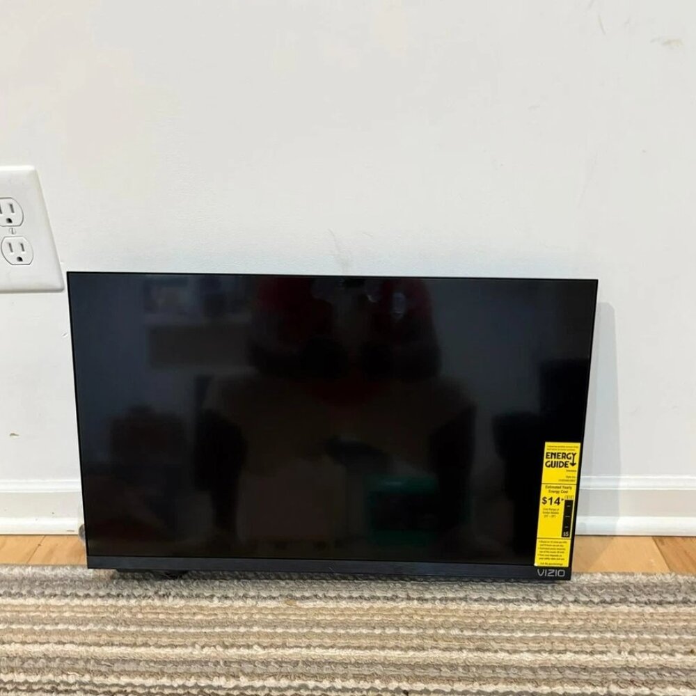 VIZIO 24” Smart LED TV HD 720p Built-In Streaming Brand New - Picture 2 of 8